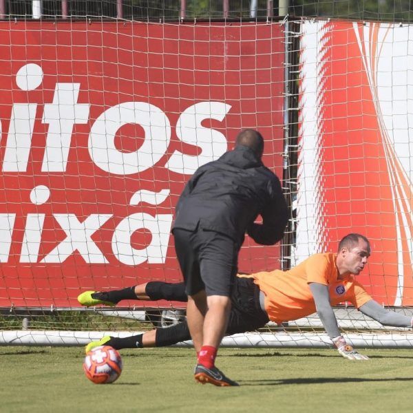 Lomba pode desfalcar o elenco colorado