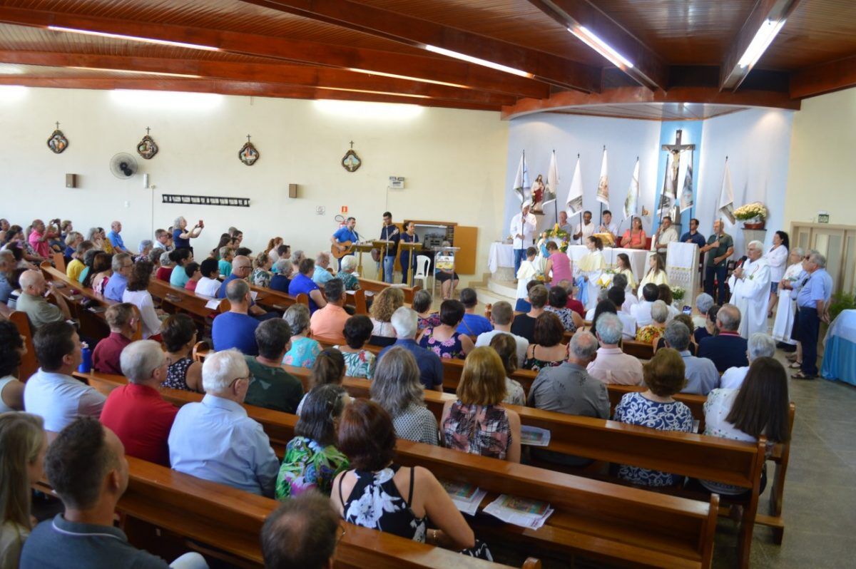 Paróquia celebra cinquentenário e homenageia padroeira