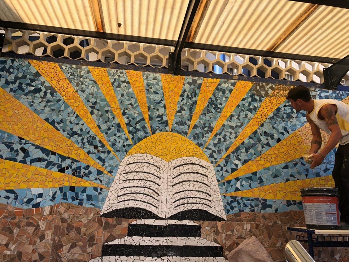 Restos de azulejo viram arte na escola Monsenhor Scalabrini