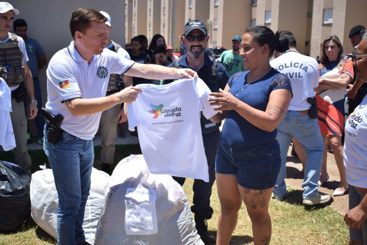Ação social aproxima polícia da comunidade 
