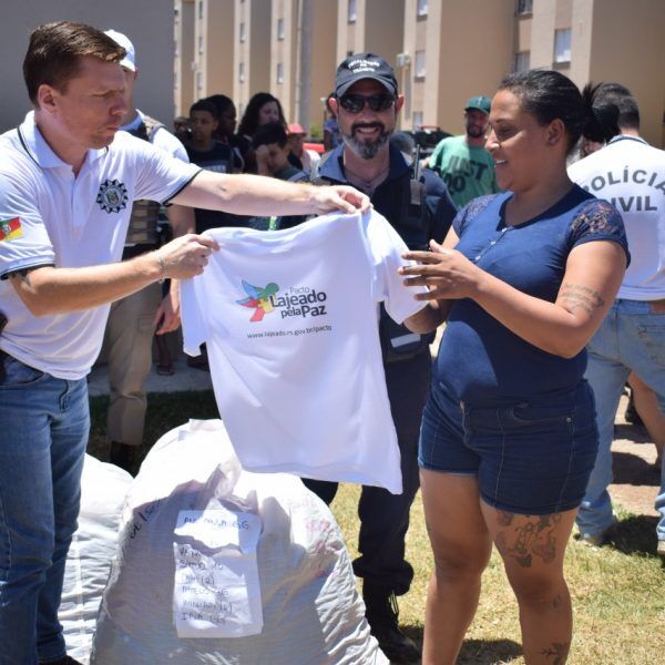 Ação social aproxima polícia da comunidade 