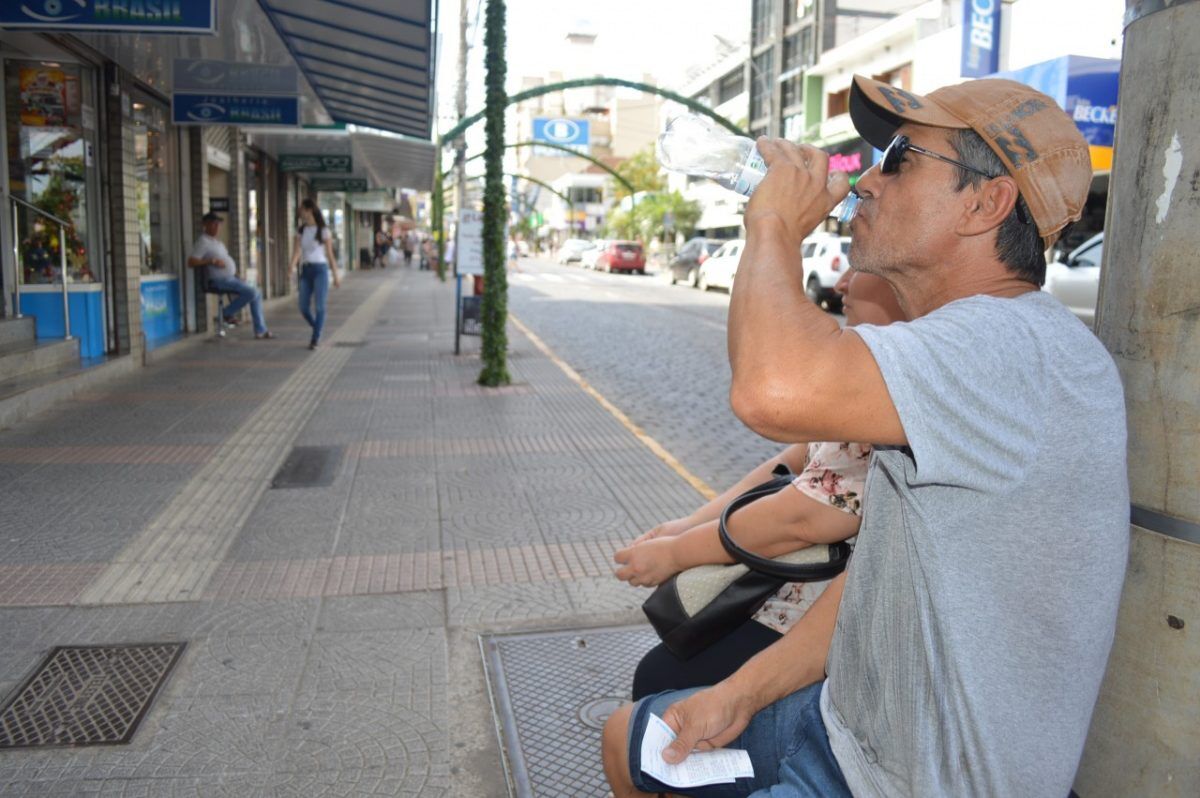 Segunda-feira de tempo firme e predomínio do calor