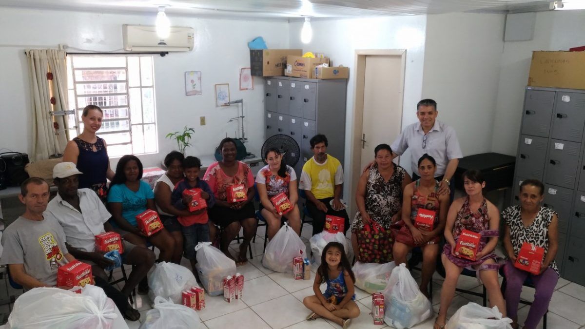 Cestas básicas são entregues a famílias carentes em Estrela