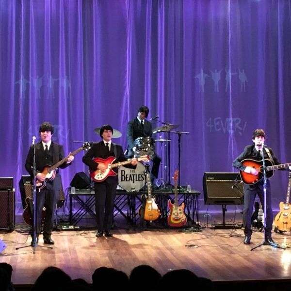 Primeira banda brasileira cover dos Beatles chega ao Teatro Univates