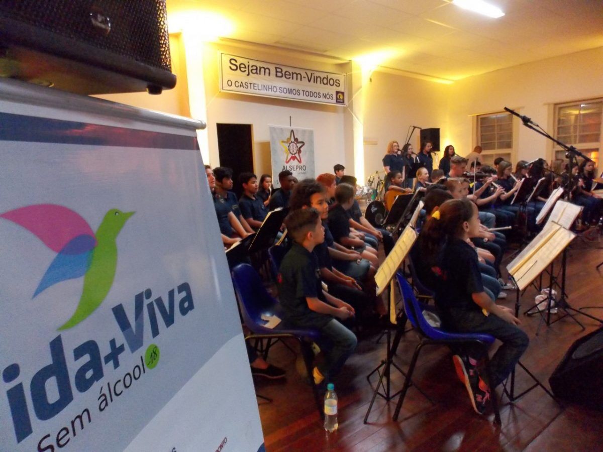 Adolescente Legal com Música encerra o ano com espetáculo