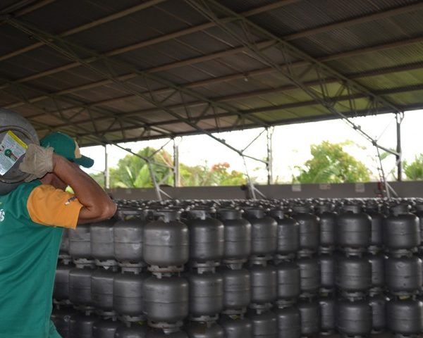 Petrobras aumenta preço do gás de cozinha em cerca de 5%