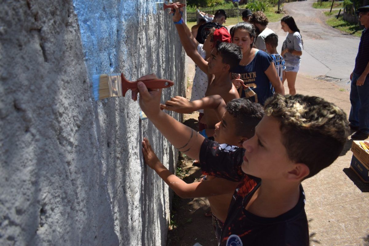 Arte e criatividade para substituir pichações na escola