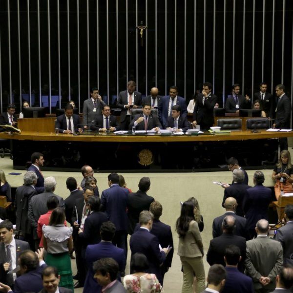 Congresso aprova R$ 2 bilhões para o Fundo Eleitoral