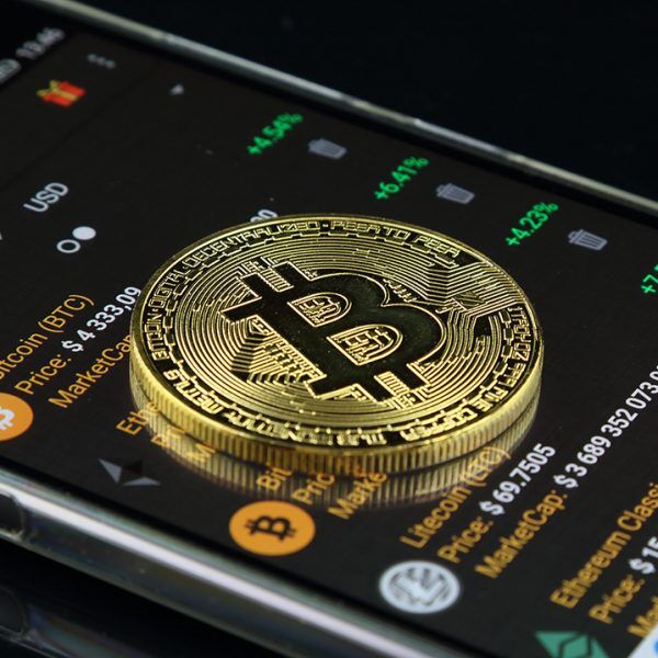 Associações buscam reaver valores investidos em criptomoedas
