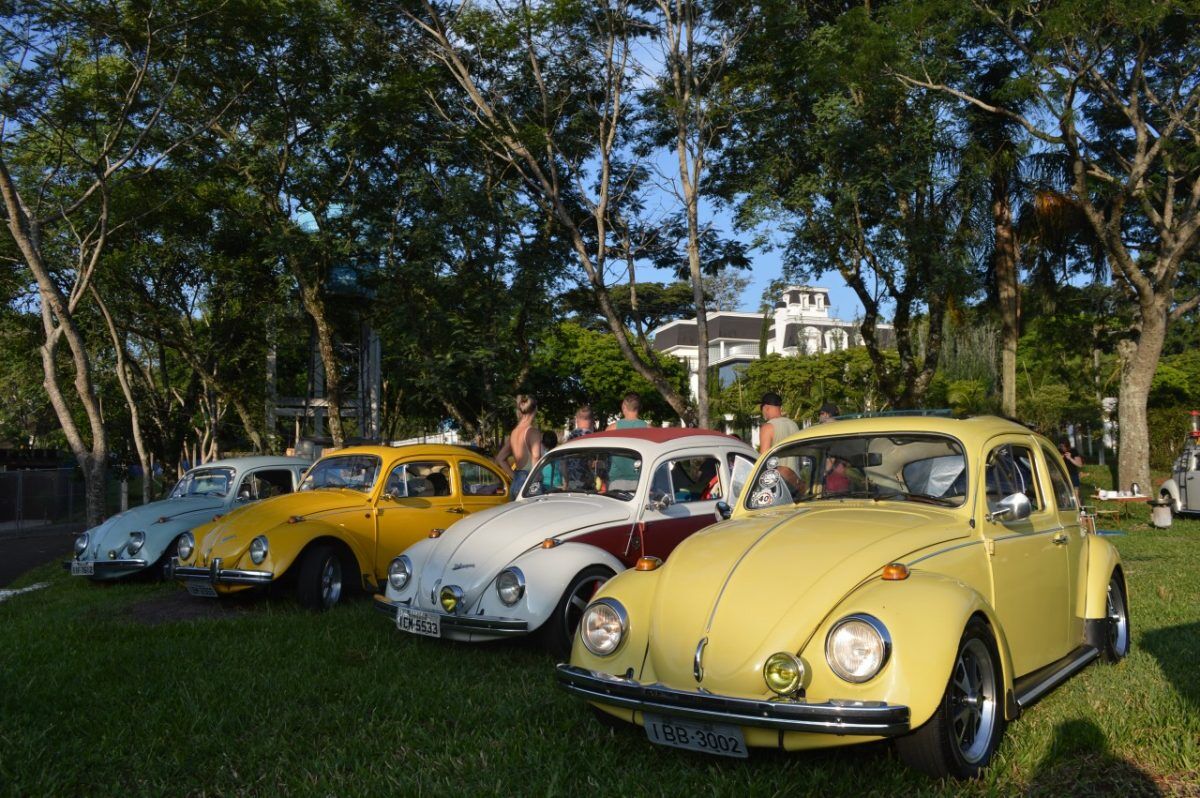 Apaixonados por Fusca se reúnem em Lajeado