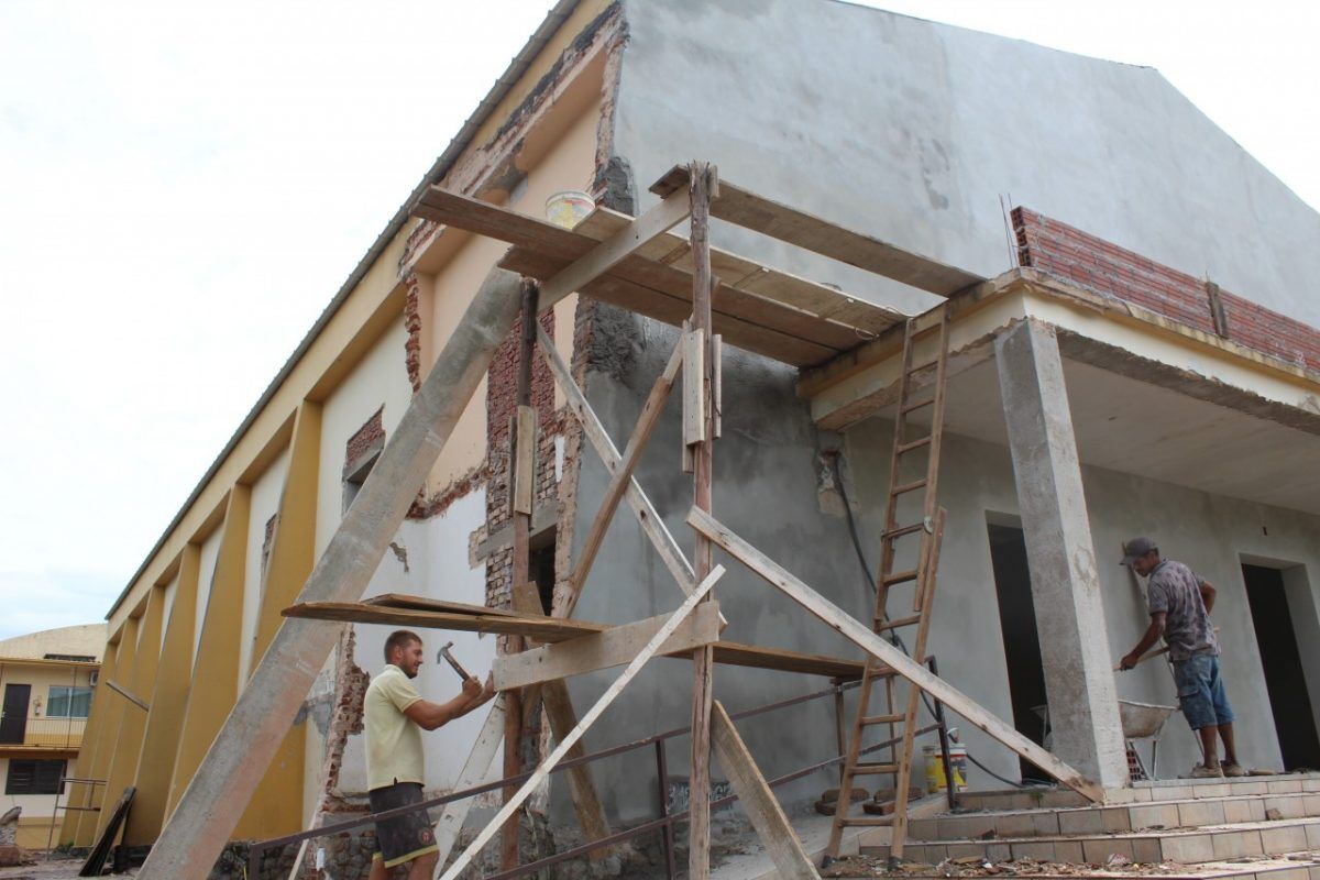 Festas arrecadam verba para reforma de igreja