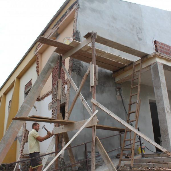 Festas arrecadam verba para reforma de igreja