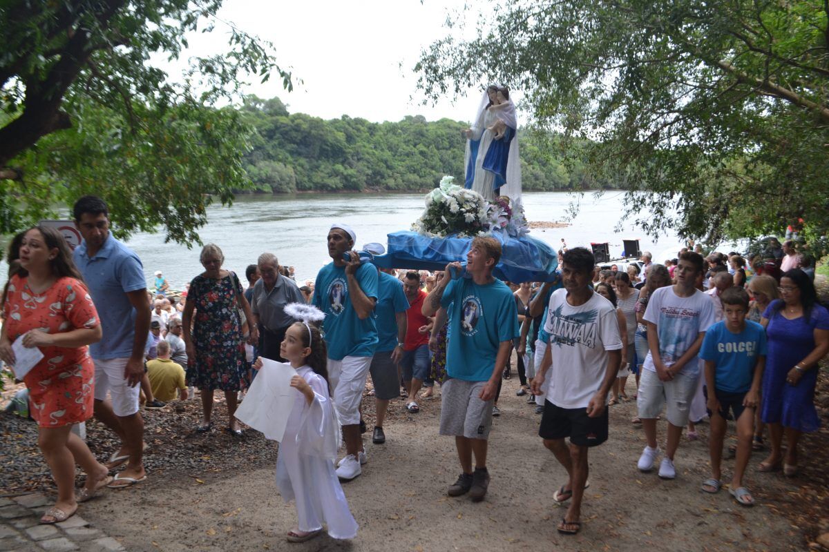 Comunidade celebra a Fé que vem das águas