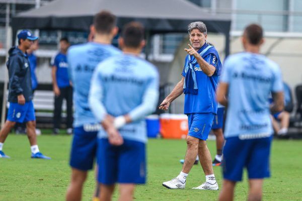Renato mantém dúvida sobre escalação
