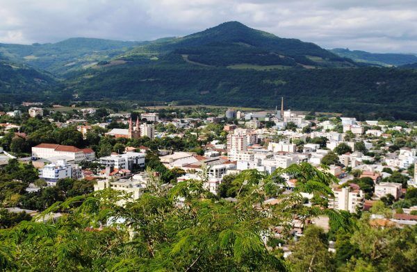 Canto da Lagoa, inaugurações e rústica para celebrar aniversário