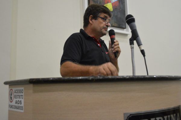 Vigias reagem a discurso de vereador sobre supostas faltas ao trabalho