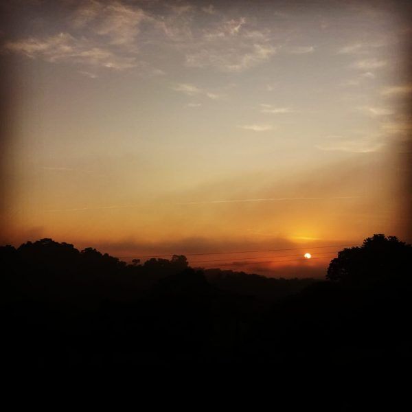 Céu com poucas nuvens marcam a quinta-feira no Vale