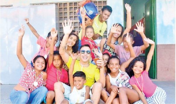 “Não precisa atravessar o Brasil para ajudar o próximo”