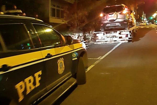 Carro clonado é encontrado abandonado às margens da BR-386