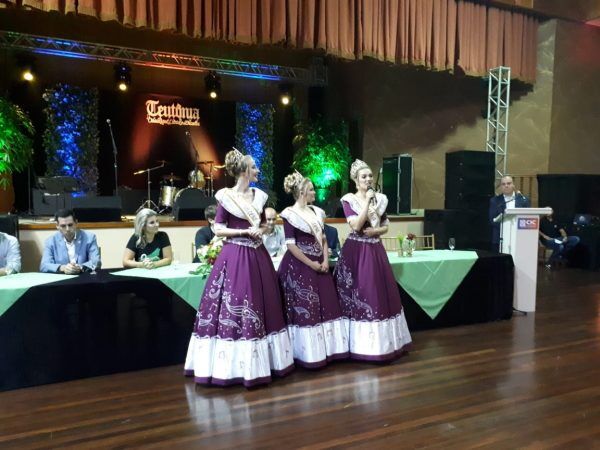 Festa de Maio terá Simone e Simaria