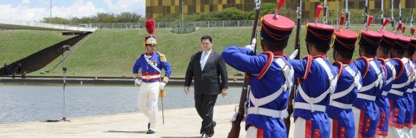 Presidente do Senado é confirmado com coronavírus