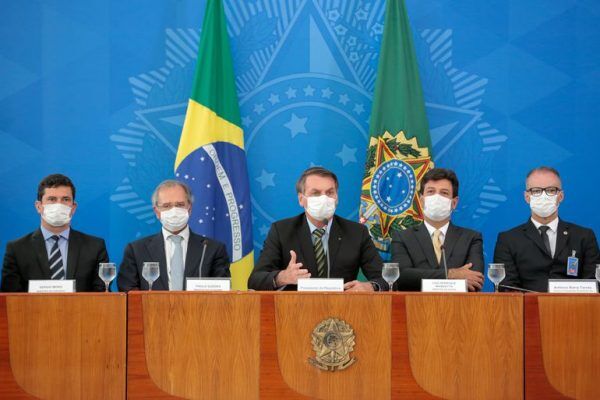 Após pedido de calamidade pública, presidente concede entrevista coletiva