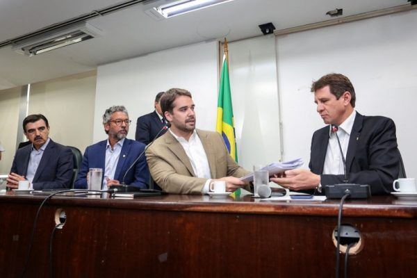 Governo do estado vai contratar 17 profissionais da saúde em caráter de emergência