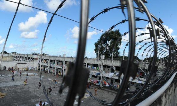 Depen suspende visitas de familiares e advogados em prisões federais