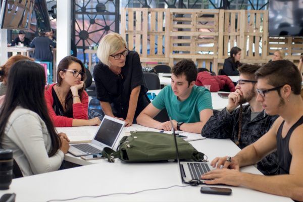 Consultoria ensina empresas a se reinventarem