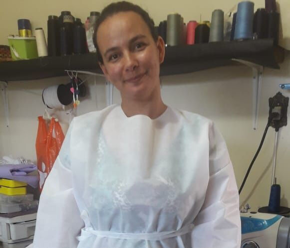 Voluntárias produzem máscaras e jalecos para hospitais de Lajeado e Marques de Souza