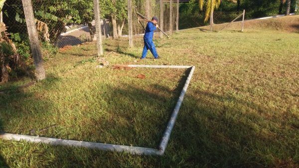 Após campeonato, município retira goleiras de campo