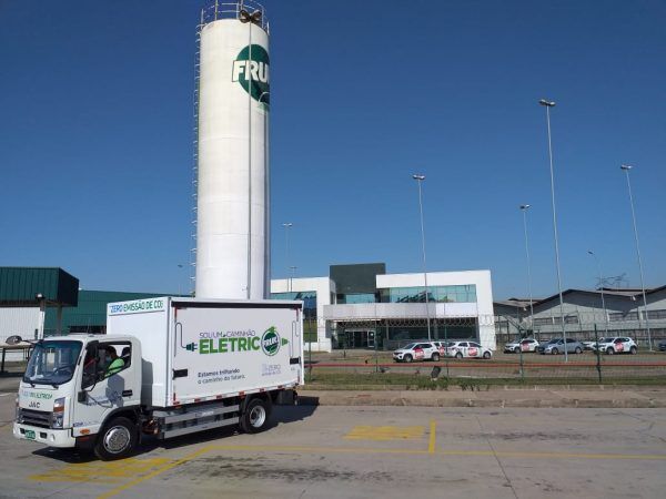 Fruki inova na logística e testa caminhão elétrico