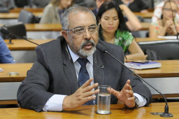 Não há mais possibilidade de eleições em outubro, afirma Paulo Paim