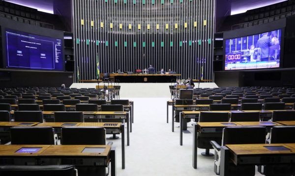Câmara aprova MP que aumenta salário mínimo para R$ 1.045