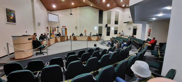 Governo retira projeto e implanta campanha por decreto