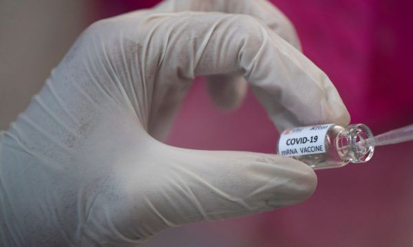 Rússia projeta vacinas contra covid-19 para agosto