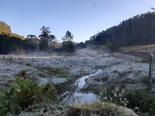 Vale registra temperatura negativa neste sábado