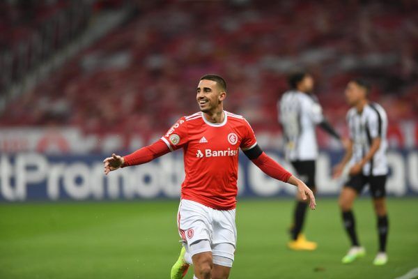 Galhardo é eleito o melhor jogador do Brasileirão no mês de agosto