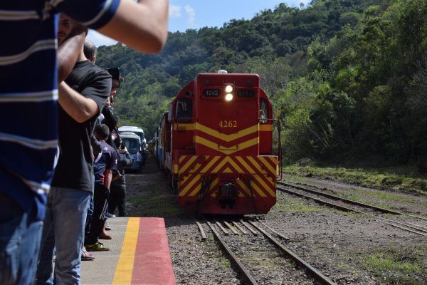 Trem dos Vales volta aos trilhos neste sábado