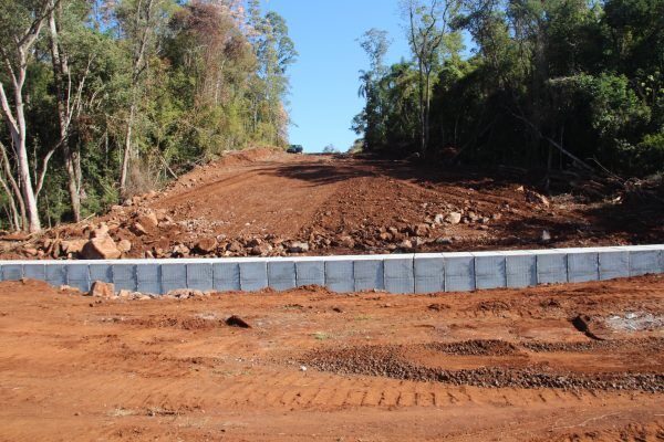 Estrela assina contrato para asfaltar acesso ao Distrito Industrial