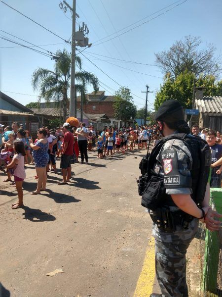 Brigada Militar entrega brinquedos em Estrela