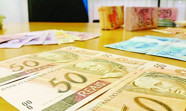 Previsão é de que salário mínimo seja de R$ 1.088 a partir de 2021