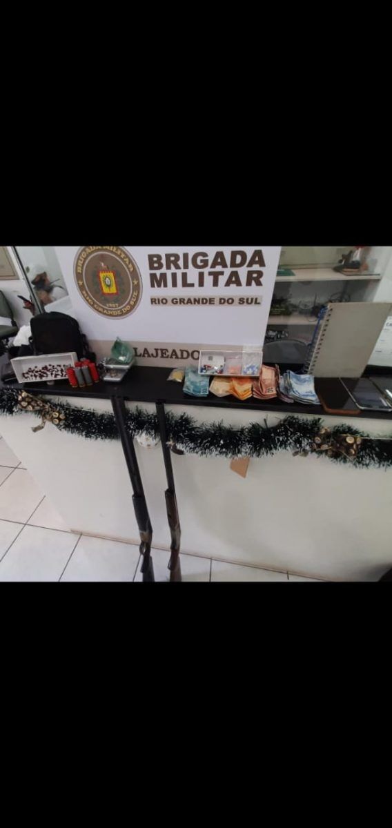 BM prende três e apreende armas e drogas em bar próximo à ponte de ferro