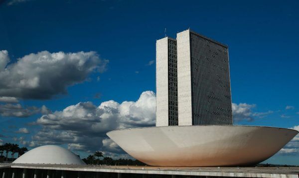 Câmara aprova aumento para presidente, ministros e parlamentares