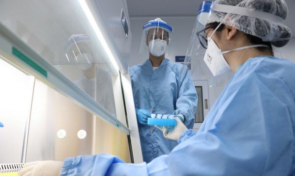 7 notícias: Fiocruz espera entregar primeiro milhão de doses nacionais de vacina na semana que vem
