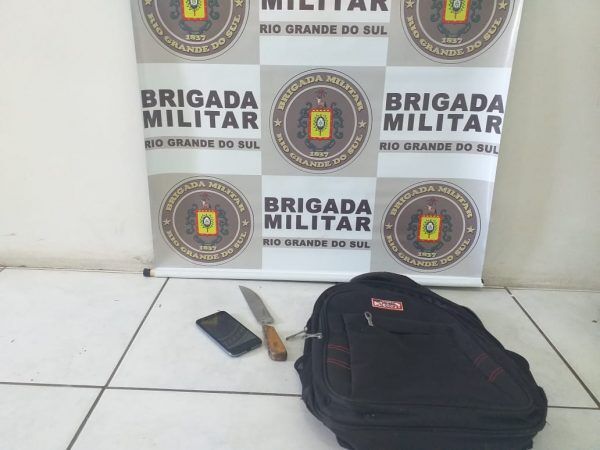 Polícia prende homem após roubo a pedestre