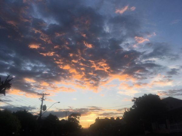 Segunda começa com sol, mas deve terminar com chuva
