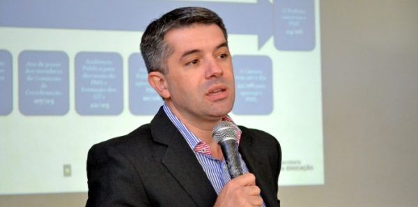 “É importante lembrar que a privatização não é a solução de nenhum problema”