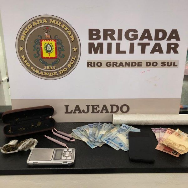 BM prende mulher por tráfico de drogas no bairro Santo Antônio