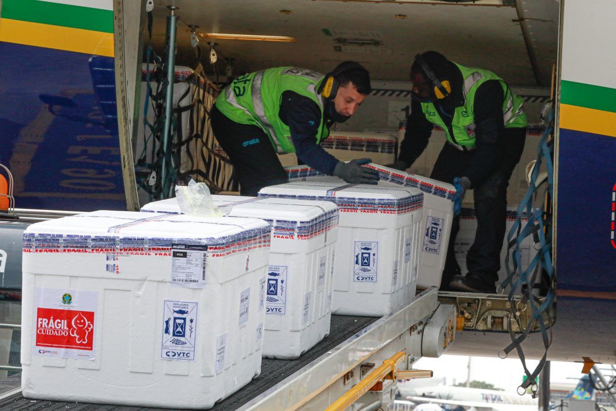 RS recebe mais de meio milhão de vacinas contra covid-19 nos próximos dias